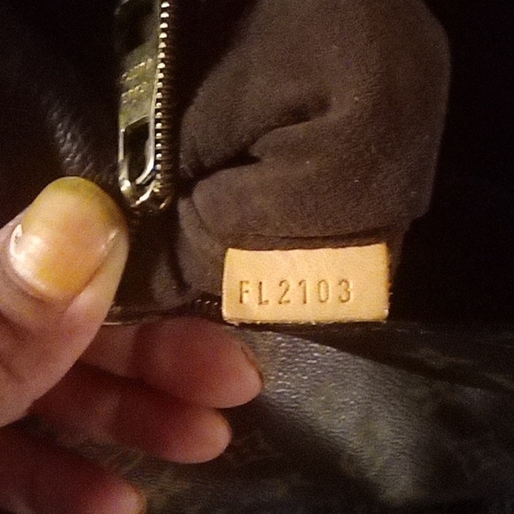 Louis Vuitton purse - Picture 3 of 4